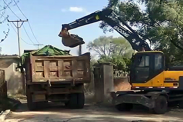 寶鼎輪式挖掘機工作案例