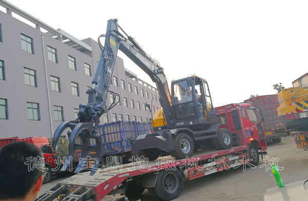 95輪式抓木機(jī).jpg 95輪式抓木機(jī).jpg