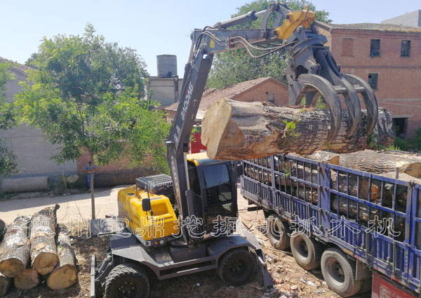 輪式95抓木機(jī).jpg 輪式95抓木機(jī).jpg