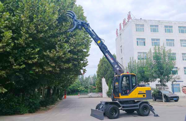 寶鼎輪式抓木機95.jpg 寶鼎輪式抓木機95.jpg