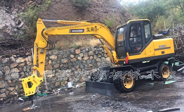 寶鼎95輪式挖掘機.jpg 寶鼎95輪式挖掘機.jpg