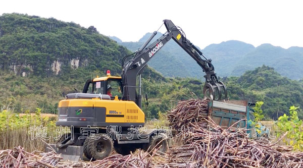寶鼎95抓木機(jī).jpg 寶鼎95抓木機(jī).jpg
