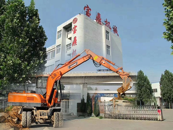 寶鼎輪式挖掘機(jī)廠家.jpg