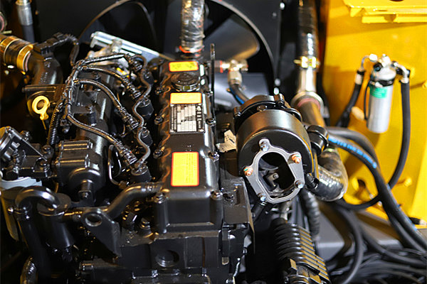 小型輪胎式挖掘機動力部分 小型輪胎式挖掘機動力部分