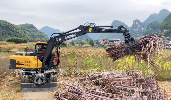 95輪式抓木機(jī).jpg 95輪式抓木機(jī).jpg