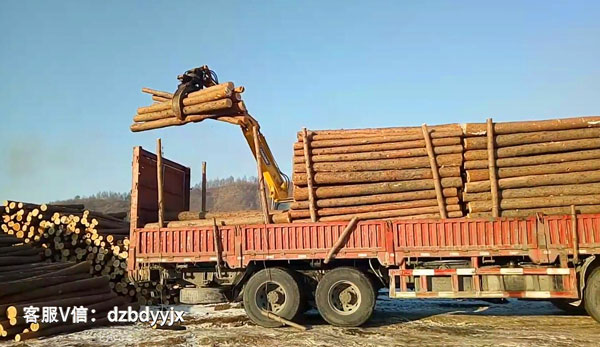 輪式抓木機寶鼎作業現場.jpg 輪式抓木機寶鼎作業現場.jpg