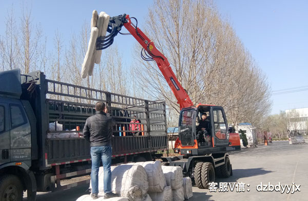 寶鼎輪式抓木機.jpg 寶鼎輪式抓木機.jpg