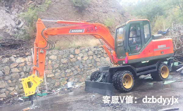 寶鼎95輪式小挖掘機.jpg 寶鼎95輪式小挖掘機.jpg