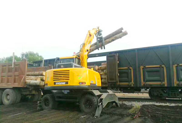 挖掘機(jī)抓木機(jī)寶鼎品牌.jpg 挖掘機(jī)抓木機(jī)寶鼎品牌.jpg