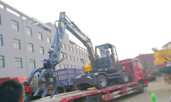 95抓木機.jpg 95抓木機.jpg