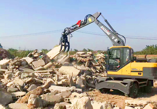 寶鼎抓木機作業現場.jpg 寶鼎抓木機作業現場.jpg