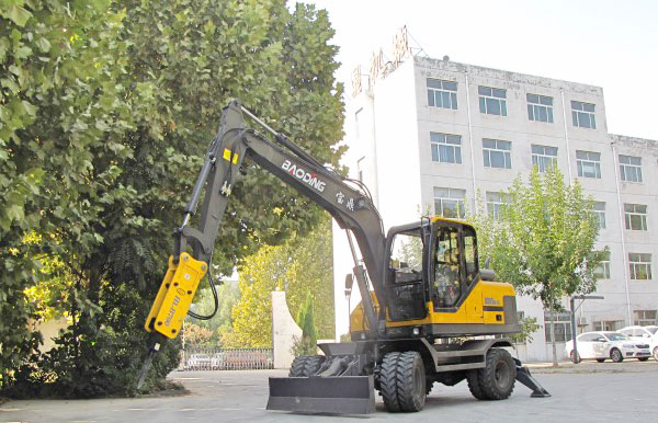 輪式小挖掘機一機多用.jpg 輪式小挖掘機一機多用.jpg