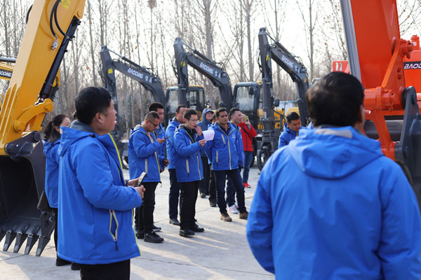 寶鼎挖掘機抓木機廠家新品介紹.jpg 寶鼎挖掘機抓木機廠家新品介紹.jpg