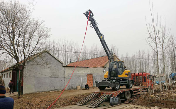 寶鼎95抓木機.jpg 寶鼎95抓木機.jpg