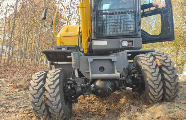 寶鼎輪式挖掘機.jpg 寶鼎輪式挖掘機.jpg