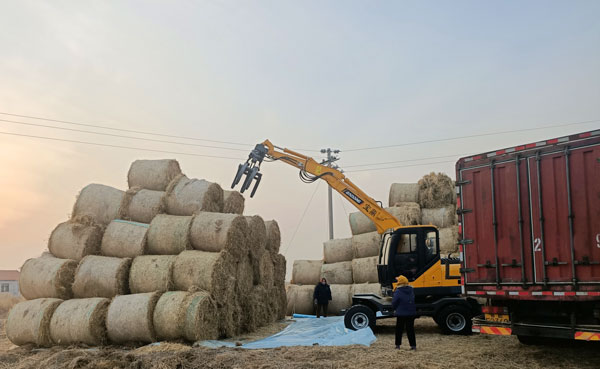 寶鼎80輪式小挖掘機.jpg 寶鼎80輪式小挖掘機.jpg