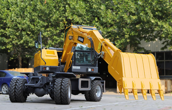 寶鼎80小型輪式挖掘機.jpg 寶鼎80小型輪式挖掘機.jpg