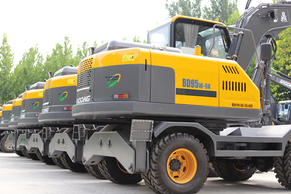 寶鼎輪式挖掘機廠家.jpg 寶鼎輪式挖掘機廠家.jpg