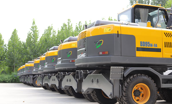 寶鼎輪式挖掘機(jī)廠家.jpg 寶鼎輪式挖掘機(jī)廠家.jpg