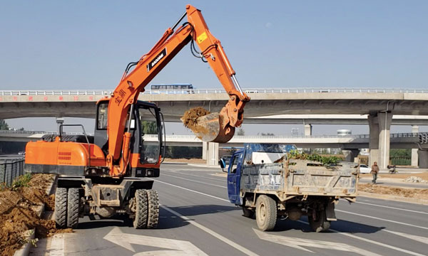 寶鼎輪式挖掘機.jpg 寶鼎輪式挖掘機.jpg