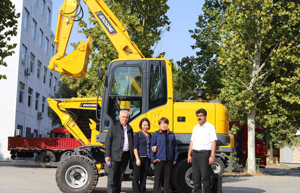 寶鼎輪式挖掘機廠家.jpg 寶鼎輪式挖掘機廠家.jpg