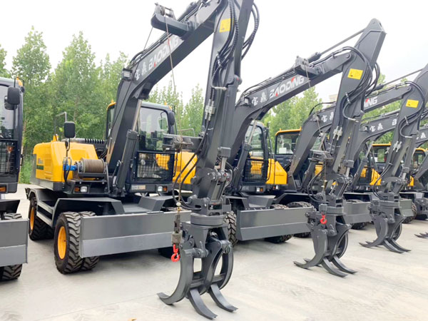 寶鼎抓木機蓄勢待發.jpg 寶鼎抓木機蓄勢待發.jpg