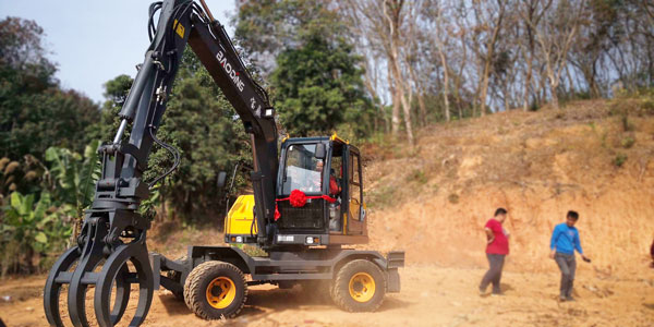 寶鼎輪式挖掘機交付市場.jpg 寶鼎輪式挖掘機交付市場.jpg