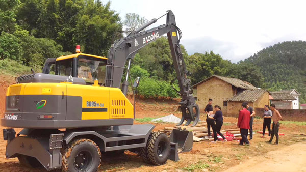 寶鼎輪式挖掘機95車型.jpg 寶鼎輪式挖掘機95車型.jpg