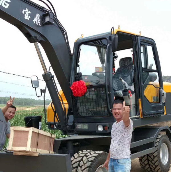 寶鼎輪式挖掘機用戶.jpg 寶鼎輪式挖掘機用戶.jpg