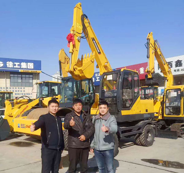 寶鼎輪式挖掘機(jī)致富品牌.jpg 寶鼎輪式挖掘機(jī)致富品牌.jpg
