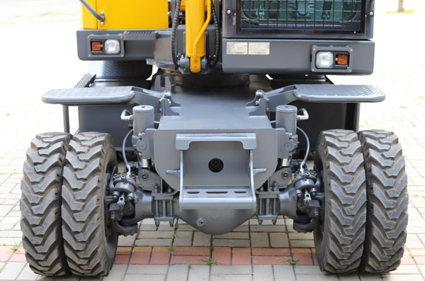 寶鼎輪式挖掘機.jpg 寶鼎輪式挖掘機.jpg