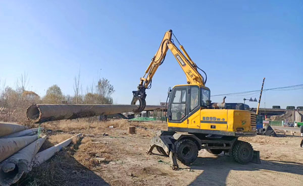 寶鼎多功能輪式挖掘機(jī).jpg 寶鼎多功能輪式挖掘機(jī).jpg