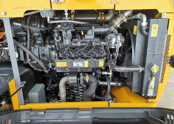 輪式挖掘機(jī)發(fā)動機(jī).jpg