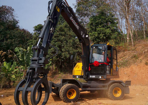 寶鼎抓木機新款車型.jpg 寶鼎抓木機新款車型.jpg