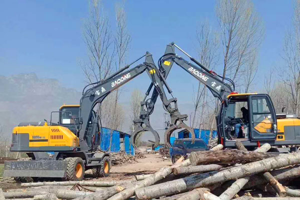 寶鼎95輪式抓木機.jpg 寶鼎95輪式抓木機.jpg