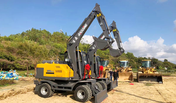 寶鼎95輪式挖掘機.jpg 寶鼎95輪式挖掘機.jpg