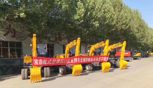 寶鼎輪式挖掘機批量交付.jpg 寶鼎輪式挖掘機批量交付.jpg