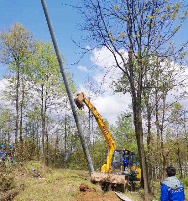 寶鼎輪式挖掘機.jpg 寶鼎輪式挖掘機.jpg