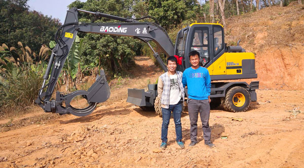 寶鼎輪式挖掘機.jpg 寶鼎輪式挖掘機.jpg