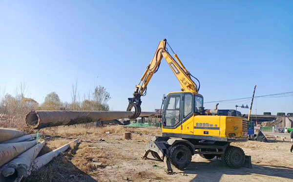 寶鼎多功能輪式挖掘機.jpg 寶鼎多功能輪式挖掘機.jpg