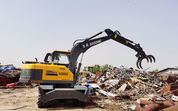 寶鼎多功能輪式挖掘機.jpg 寶鼎多功能輪式挖掘機.jpg