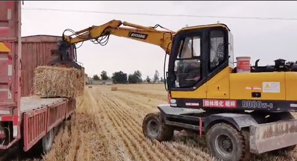 80輪式挖掘機多功能用途.jpg 80輪式挖掘機多功能用途.jpg