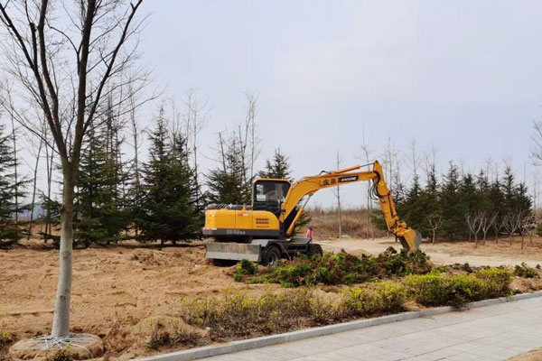 寶鼎80輪式挖掘機(jī)做工現(xiàn)場.jpg 寶鼎80輪式挖掘機(jī)做工現(xiàn)場.jpg