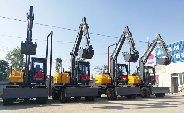 寶鼎輪式挖掘機(jī)交車現(xiàn)場.jpg 寶鼎輪式挖掘機(jī)交車現(xiàn)場.jpg