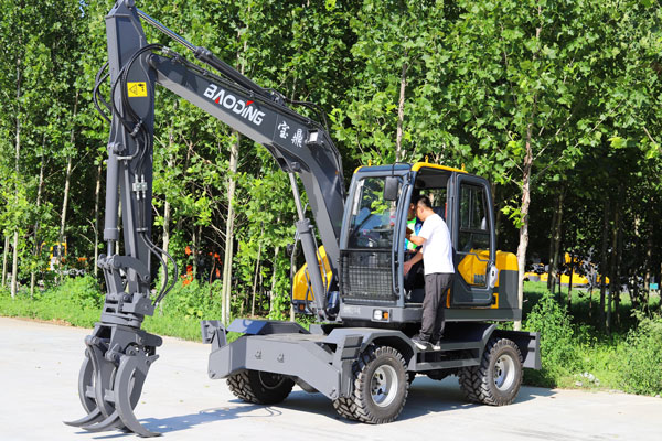 寶鼎95抓木機客戶試車.jpg 寶鼎95抓木機客戶試車.jpg