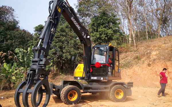 95多功能輪式挖掘機.jpg 95多功能輪式挖掘機.jpg