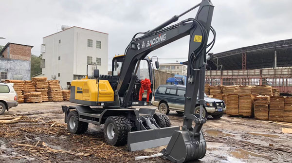 市場上的寶鼎95輪式挖掘機.jpg 市場上的寶鼎95輪式挖掘機.jpg