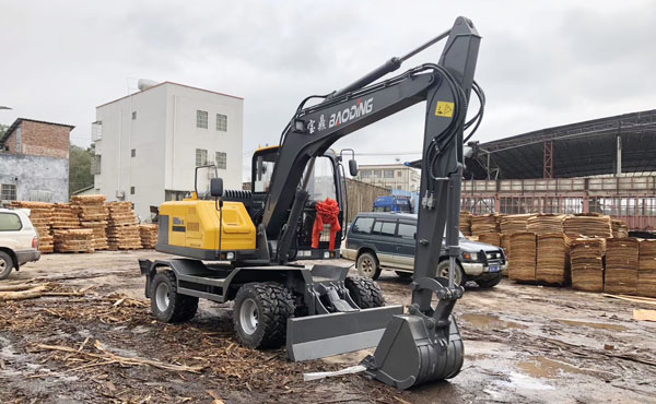 寶鼎輪式挖掘機廣東木材廠打卡.jpg 寶鼎輪式挖掘機廣東木材廠打卡.jpg