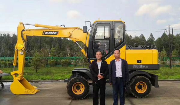 寶鼎輪式挖掘機用戶.jpg 寶鼎輪式挖掘機用戶.jpg