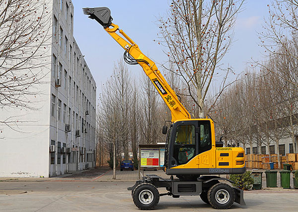 寶鼎80輪式挖掘機.jpg 寶鼎80輪式挖掘機.jpg